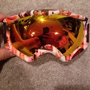 Anon snowboarding goggles